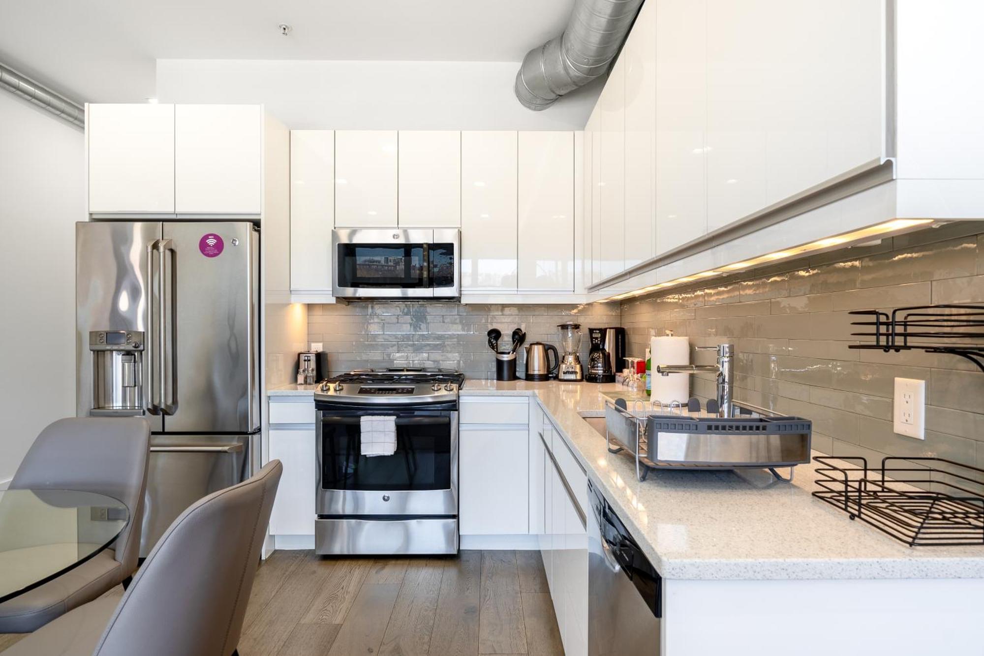 Dharma Home Suites Хобокен Экстерьер фото