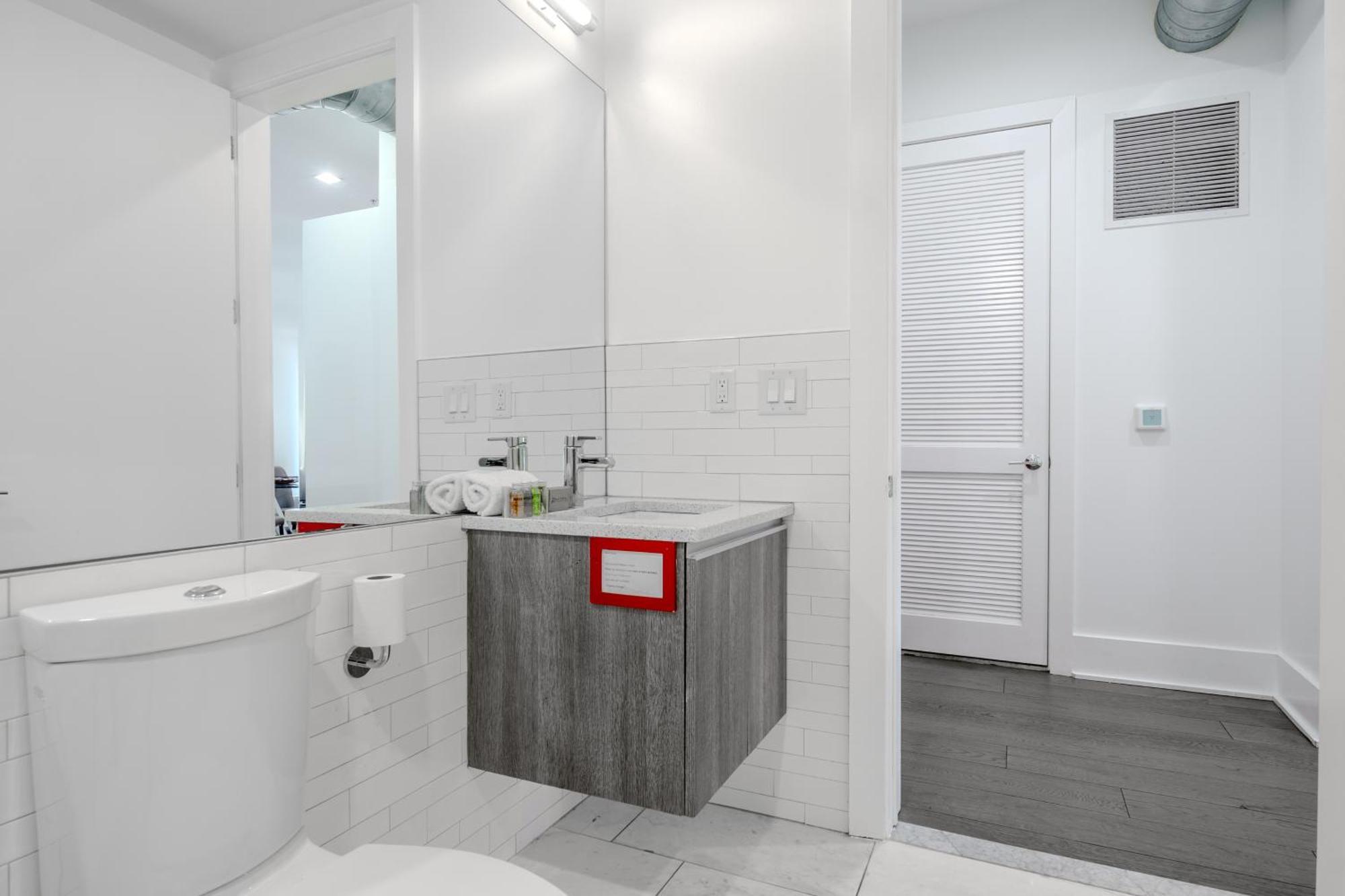 Dharma Home Suites Хобокен Экстерьер фото