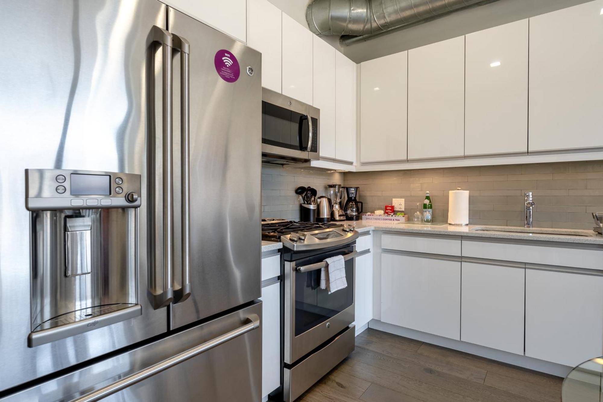 Dharma Home Suites Хобокен Экстерьер фото